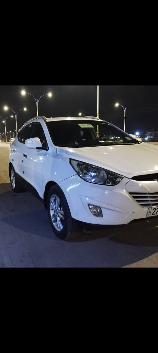 توسان 13خليجي مكفولة كفاله رقم ذي قار محرك 2000 شرط حساسات امامي وخلفي شاشه كبيره  حداديه تخم تاير جديد ويل كروم اشاير بلمري سياره نظيفه مال جناي شرط كامله اي نقص مابيه شرط ***********
