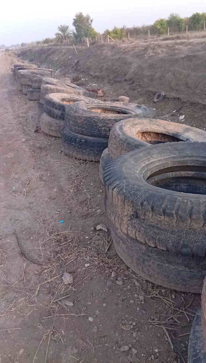 للبيع تايرات عدد 60 مع عكال قمريه طول 400 متر المكان بلد ***********
