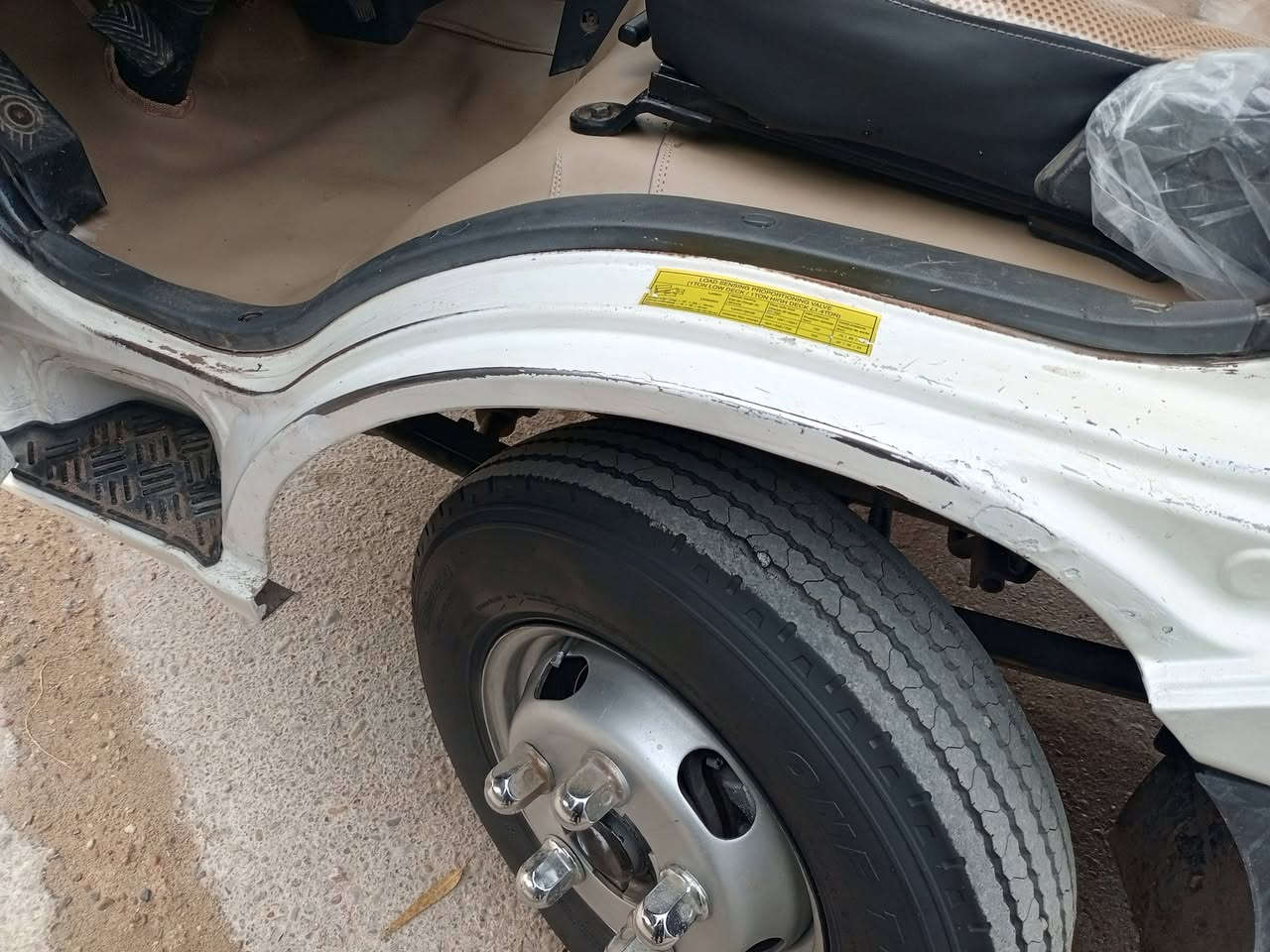 فحل محرك 4000 مفتوح محرك وكير وتخم تاير بجيس تبريد ثلج بدون حادث بدون صبغ وضع شركه السيارة جاهزة شاصي مكفول مامحور عشركه عنوان بغداد السعر 115 تاني 120 فافون ***********         ***********
