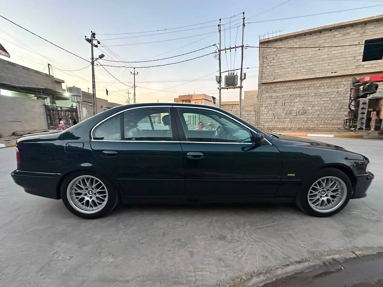 السلام عليكم
سيارة bmw صقر 
موديل 1997
حجم 528 بلادي 
سنوية جديد 
بطاقة بانزين 
سيارة فول مواصفات 
كشن تدفئة 
اربع جامات كهربائي 
سلايت 
سيارة كلين فقط صبغ عام للجمالية 
سعر 90 ورقة وبيه مجال 
مكان سيارة كركوك 
***********
