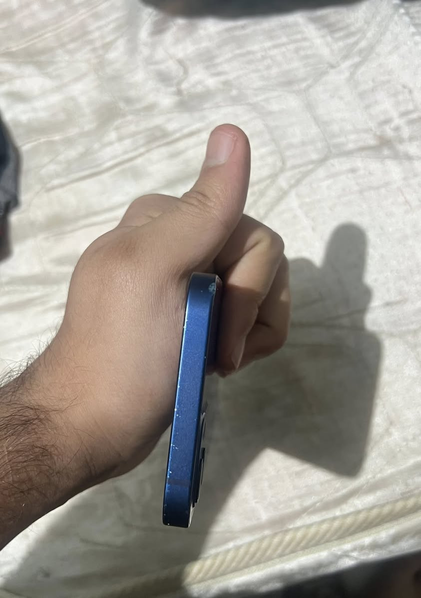 ايفون 12 العادي مكفول ما مبدل شي ولا معلايه بطاريته ويا كارتونه 
ذاكرة 128￼
بطارية 79
سعر 325 قفل
لا تكلي غالي الي معلايه بطاريته بالسوق يوصل لل 350.000
او مراوس ب ١٣ برو ،١٤برو،١٣برو ماكس. وازيده
شرط ما مبدل بي شي وحسب النظافه نقيم الزياده 
الرقم ***********
