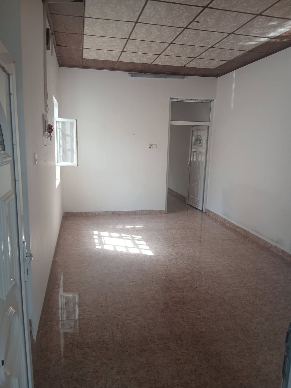 شقه للايجار باب مستقل في الموصل حي الحدباء  استقبال هول غرفه نوم مطبخ صحيات سطح 
*********** ابو سيف 
*********** ابو احمد 
*********** ابو احمد 
عقارات اليمامة حي السكر قرب مستشفى الخنساء 
نستقبل جميع العروض
