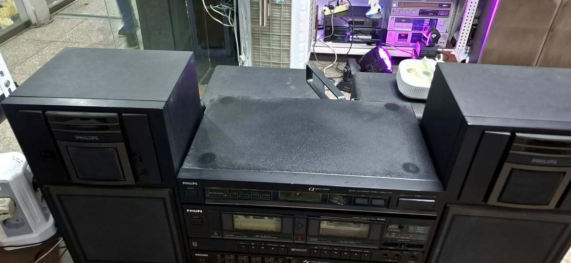 PHILIPS SYSTIM SOUND
فلیبس سستم اسود حجم لارج
امبلیفایر و رادیو
 دك دبل كاسیت و سماعات
یابانی الصنع
امبلیفایر یخرج 4 سماعات 
واط 160 
دك دبل كاسیت بی نظام دولبی سستم 
سماعات لكل تك 120 واط و 8 اوم 
واتس اب / ***********
مكانی اربیل یوجد وصیل
