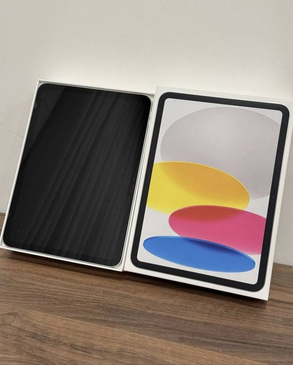 السلام عليكم 
ايباد 11 معالج a16
كامل ملحقاته مع كفر دفتري هدية 
بطارية 98 دورات الشحن 88
السعر 460 
مكاني ناصرية شموخ 
للاتصال ***********
