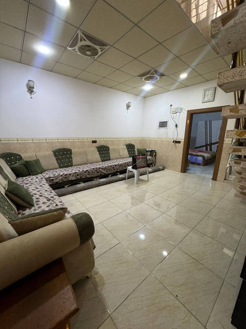 🏡منزل للبيع في حي #هفالان حي سه روران
خانوو بۆ فرۆشتن لە گەرەکی #هەڤاڵان
————————————
• عدد الغرف: 3 غرف نوم
 •🛋️ صالة واسعة ومريحة
 •🍽️ مطبخ
 •🚿 2حمام
 •🚗 كراج للسيارة
حي سه روران

***********
