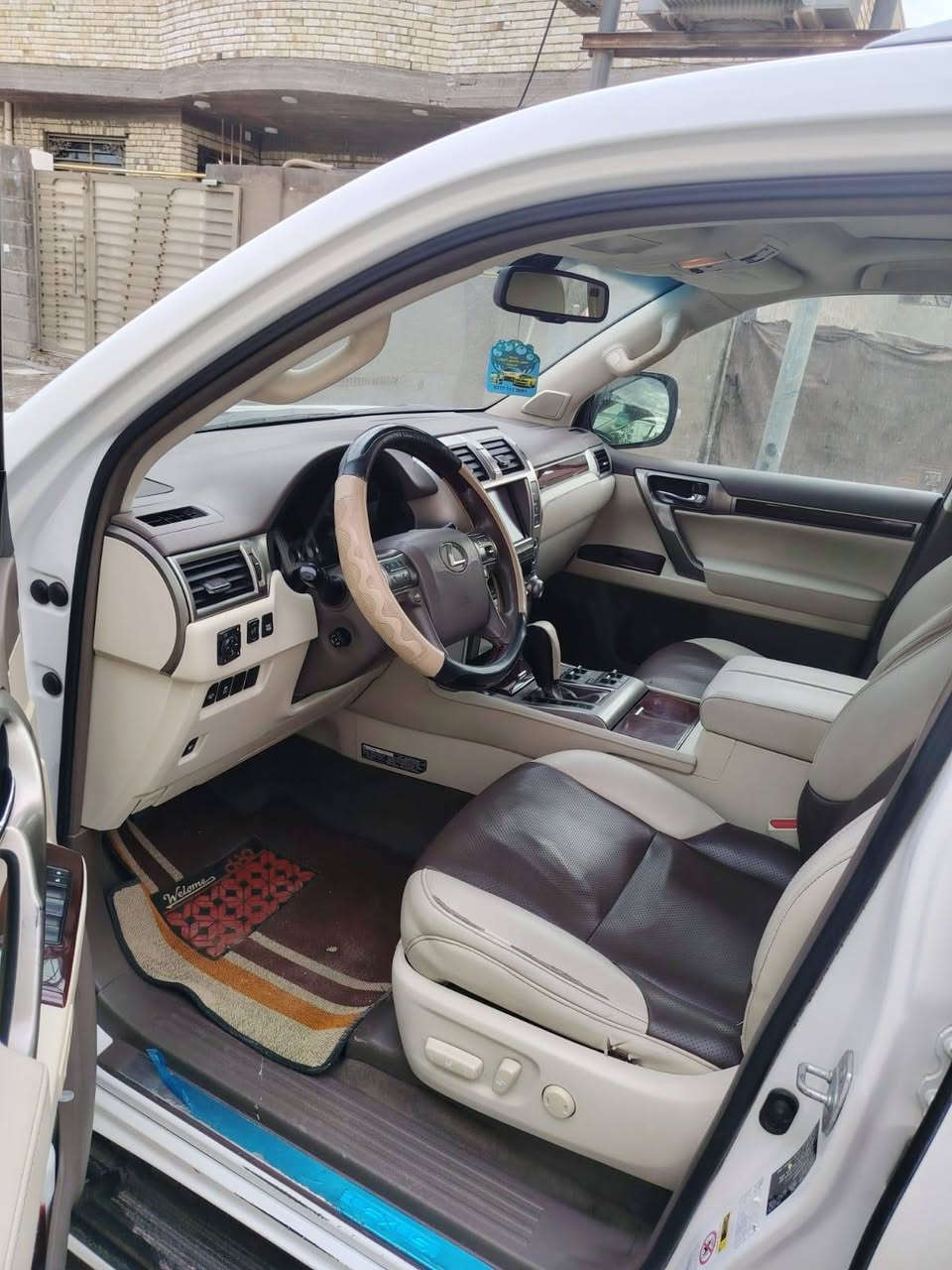 سلام عليكم
لكزز برادو ٢٠١٠ اربيل رقم انكليزي مكولفه فول واحد على واحد محرك ٤٦٠٠ جكات اربع كامرات نقاط عمياء مري قلابه عالبك تبريد تدفئه بالكشنات كشن السائق ذاكره كشنات السبعه راكب كهرباء شاشه اعطال ثلاث شاشات كراسي كهرباء ثلاث انظمه قياده سماعات محيطيه دمام خلفي امامي فتحه وبعد هواي بيه موصفات بسم شركه تريد مداور تريت وكاله المكان النجف الاشرف
السعر (250)  بيها مجال 
 للاتصال ***********
