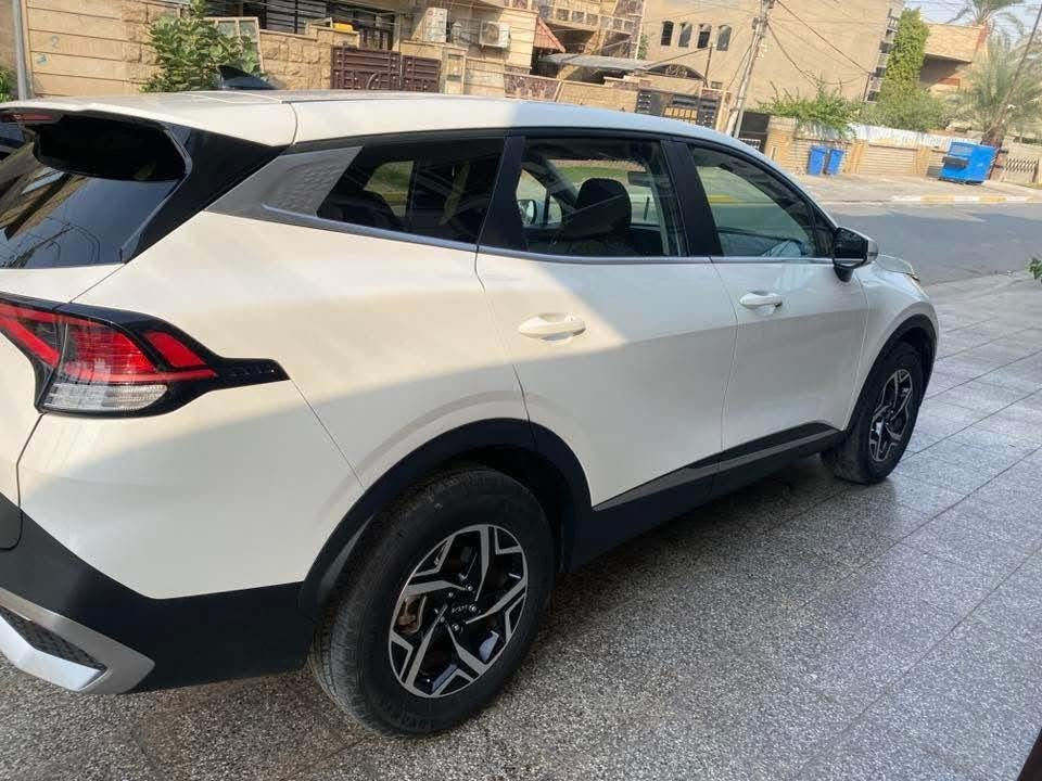 كيا سبورتج رقم بغداد 2023موديل
محرك 2500 تنفس طبيعي
مواصفات 4X فور ويل اتشغل واطفي بكيفك 
وارد امريكي حادث جاملغ ايسر ولغد وباب ايسر بجم كبس شرط كلة بلادي 
السيارة جاهزة من كلشي متصرف عليها دينار 
ماشية 47 ميل وقابل لزيادة  السعر خاص 
 رقم الهاتف واتس اب *********** بغداد, العراق
