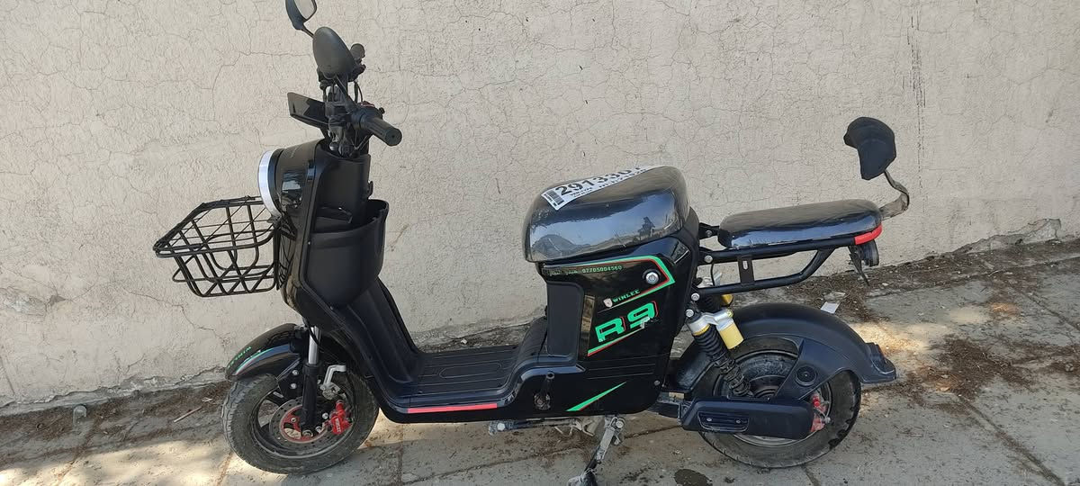 دراجة شحنr9 ونلي 
مواصفات : دراجة رياضية + بطاريات 5 وينلي الاصلية 30 امبير + ملف 1500 واط حقيقي + سرعة 109 تقريبآ الحقيقي 55 بطاريات بس ثنين بيهن نفخة مو قوية والباقي جديد 

السعر 300 .
الشراي يجي واتساب 
***********
