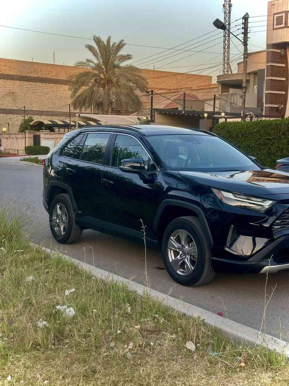 سلام للغالين
تيوتا راف فور XLE
موديل 2023
رقم بغداد بسمي 
فول مواصفات 
بصمة تشغيل وبصمة ابواب وترحيب 
فتحة سقف 
رادار جانبي وحساسات امامي خلفي 
انظمة قياده خروج ع المسار 
كرسي كهرباء كرسي تدفئه تبريد 
صندوك كهرباء برده خلفيه 
بعد هواي بيها مواصفات 
حادث السياره كلش حلو تبديل باب السايق فقط بدون ايرباك 
السياره جديده كلش 
مكان السياره بغداد 
السعر 190 $ 
الهاتف ***********
