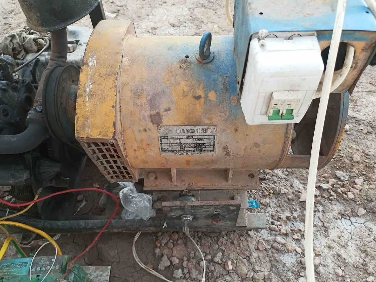 سلام عليكم ..
للبيع
مولد كابوته 2 بستم بيه خيط بخار شغالة توليد صيني 7.5 KV السعر 850وبيه مجال بسيط مكاني بابل الكفل 
هاتف /***********
