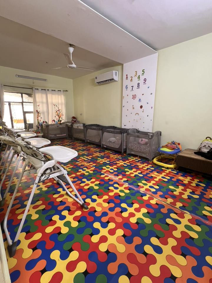 روضه جاهزه للبيع
المساحه 275

طلاب تقريبا 30 لان مفتوحه جديد. 

تحتوي روضه وحضانه وصف خاص 

موقعها بغداد الغدير خدمي الغدير عالشارع مقابل مركز شرطه بغداد الجديده // الكهرباء مشمولين بالخصخصه 

الاجازه قيد الانجاز// الروضه كامله من كلشي سستم صوت بكل الصفوف سبالت جديده  عدد 5 كاميرات بكل الصفوف والسطح والشارع مناقصها اي شي 

سبب البيع عدم التفرغ ***********
