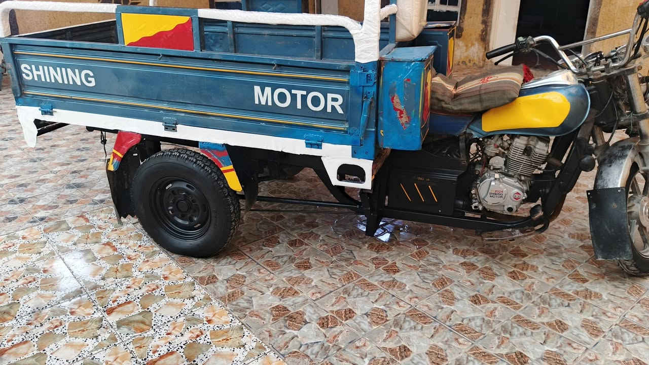 ستوتة للبيع
مكاني بلحمزة الغربي 
موديل 19 شاصي مكفول 
بيها مكينة 24
اوراق أصولي 
بيها لحيم بدرع 
سعرها مليون 

***********
