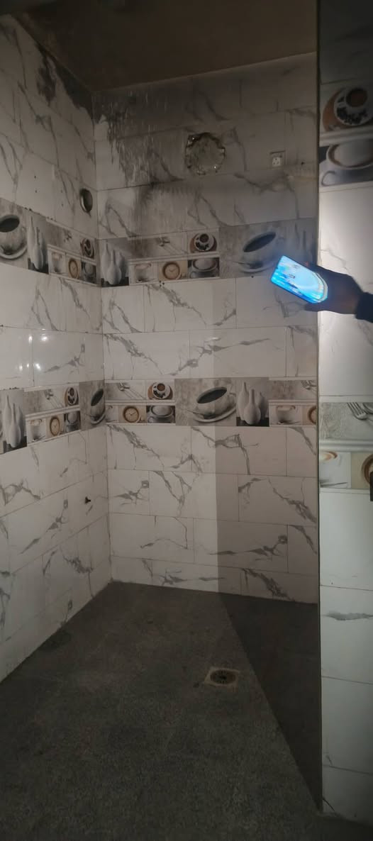 دار حديث للايجار المساحه ٢١٠ متر يحتوي على ٣ نوم وصاله ومطبخ وهول عدد ٢ وخدمات طابقين وكراج وحدائق 
الموقع الدوره قرب سوق الاثوريين
للاستفسار الاتصال على الارقام *********** أو ***********
