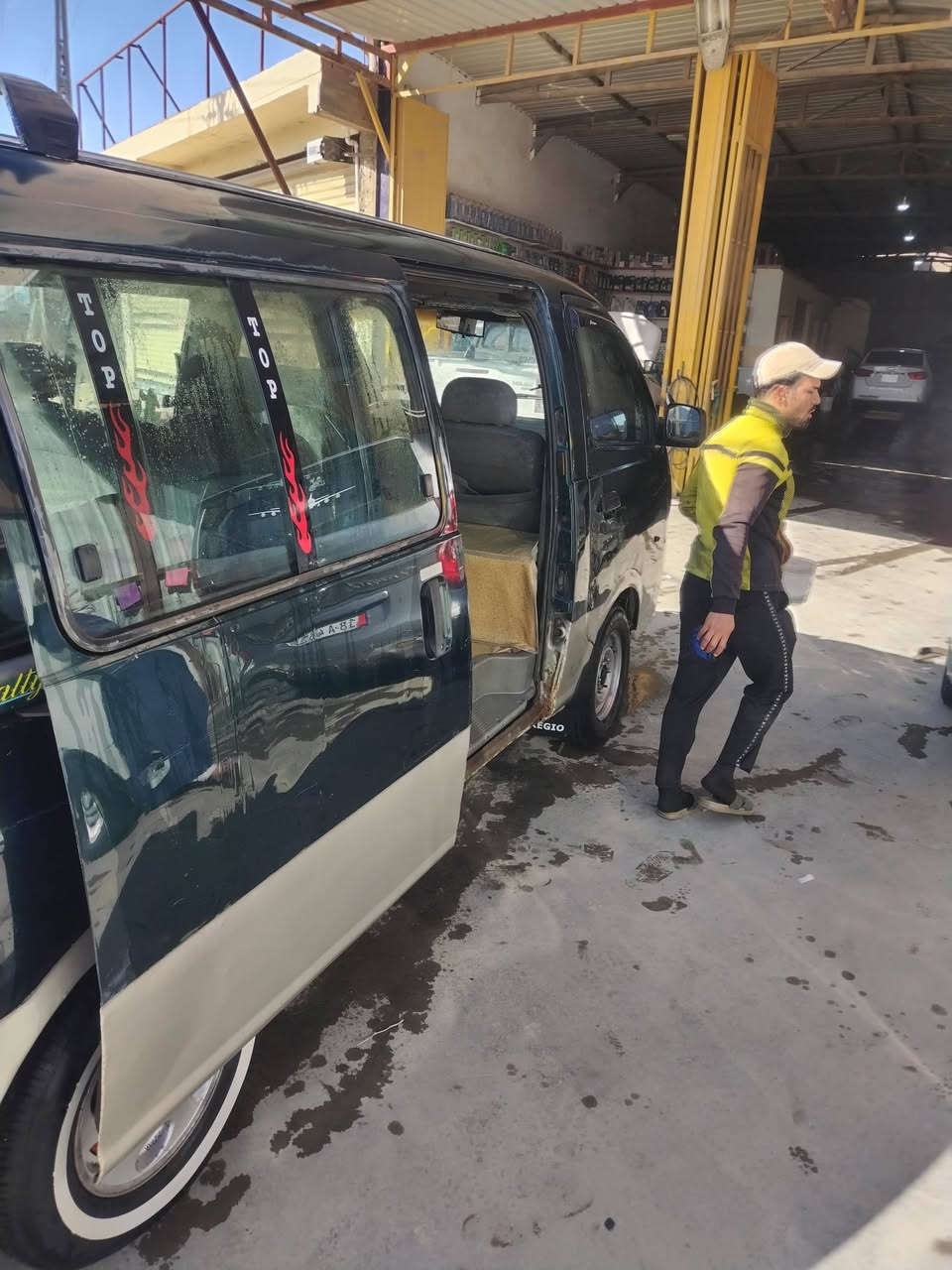 سلام عليكم كيه برجو بلاديه للبيع 97 توخل بجيس كير وكسن وشوصي وكهربيات وبور كله كفاله   النجف كوفه عباسيه   رقم ألماني *********** مدور فوري
