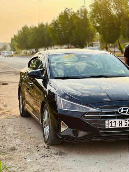 سلام عليكم الانتره موديل 20 السياره جاهزه من كلشي السياره حادثه بسيط بالصوره مرفق بل منشور صور الحادث السياره بيه قطعتين صبغ السياره ليبل واحد وبدون ولاقطره معجون شواصي الغود كفاله مكاني بغداد الكرخ سعره 130 وبيها مجال الاتصال على هذا الرقم بي واتساب *********** بغداد
