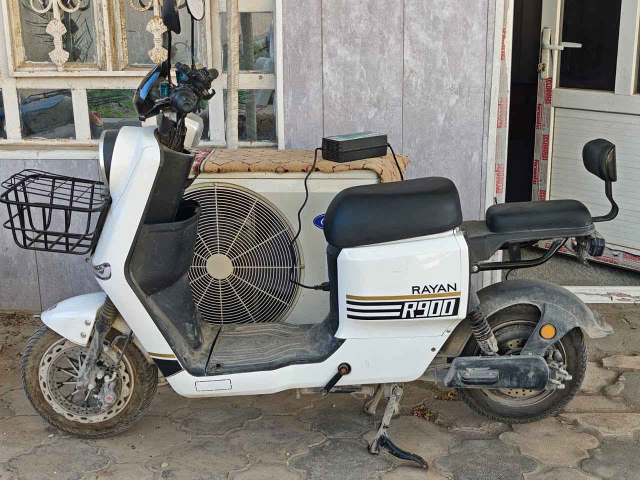 السلام عليكم دراجه ار R900 ريان استخدامها شهرين5 بطاريات سعر 550 ورقمي *********** كربلاء
