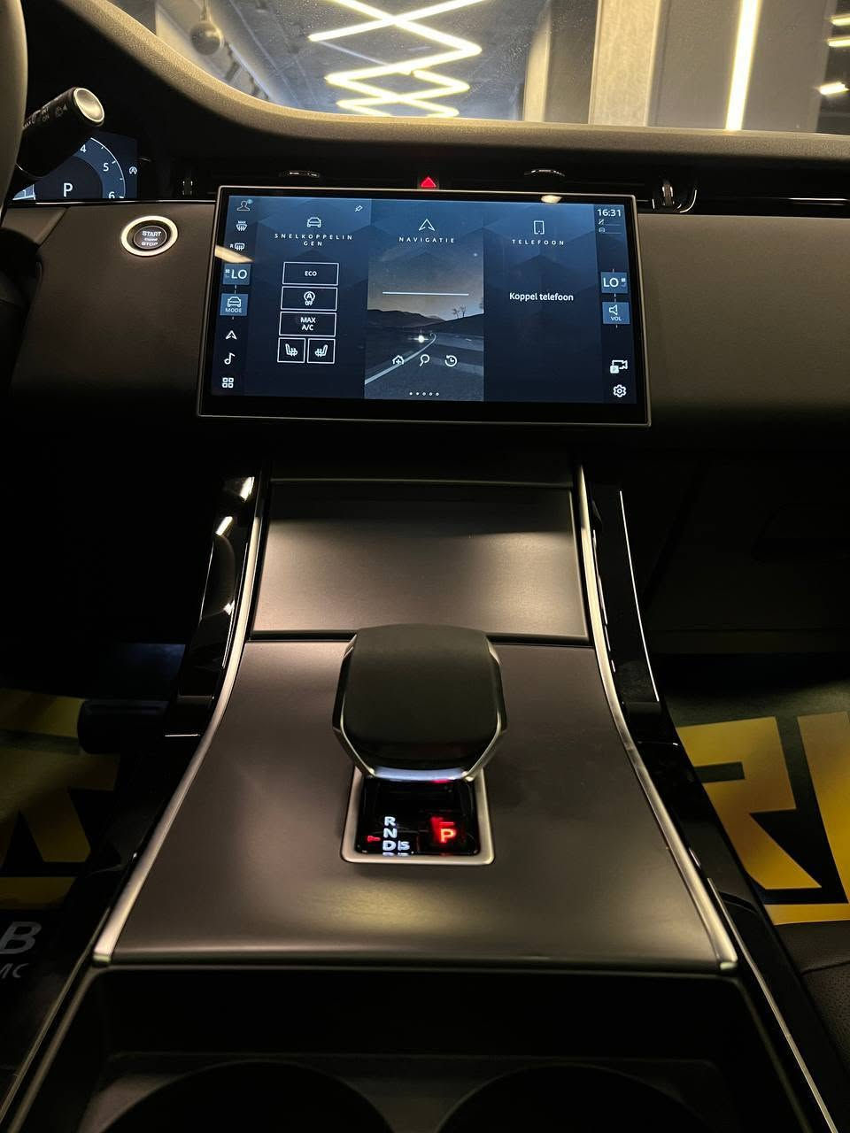 Range Rover Evoque للبيع
P160 R-Dynamic 
model 2026 
zeroo 
Keyless start 
LED & Auto Headlights
Adaptive Cruise Control
Apple CarPlay & Android Auto

سقف بانوراما 
جنوط 19 انش 
كراسي كهرباء + ميموري 
كاميرات 360 
لون اسود فرش اسود 
للتواصل واتس 01147893775


**إذا كنت صاحب هذا الإعلان وتريد حذفه لأي سبب، رجاءا أرسل رسالة إلى الدعم الفني**