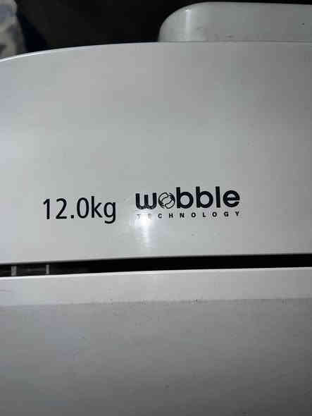غسالة سامسونج أوتوماتيكية فتحة علوية اصلي 12 كيلو 
استعمال نظيف وشغالة 100٪ بدون أي مشاكل.

تغسل كلشي ومناسبة للعائلة، بيها 5 مستويات ماء وتقدرين تختارين الحرارة حسب الحاجة:

‏• Hot غسيل ساخن

‏• Cold غسيل بارد

‏• Air Turbo تنشيف هواء إضافي

بيها كل برامج الغسيل الضرورية:

‏• Fuzzy غسيل ذكي

‏• Quick سريع

‏• Delicate ملابس رقيقة

‏• Blanket بطانية

‏• Jeans جينز

‏• Eco Tub Clean تنظيف الحو

وعليها أزرار كاملة:

‏• Wash غسيل

‏• Rinse شطف

‏• Spin دوران

‏• Water Level مستوى الماء

‏• Temp/Option اختيار درجة الحرارة

• زر Power تشغيل

• زر Start/Pause تشغيل/توقف

غسالة قوية، عملية

للراغبين السعر 180 وبية مجال ***********
بغداد الحرية
