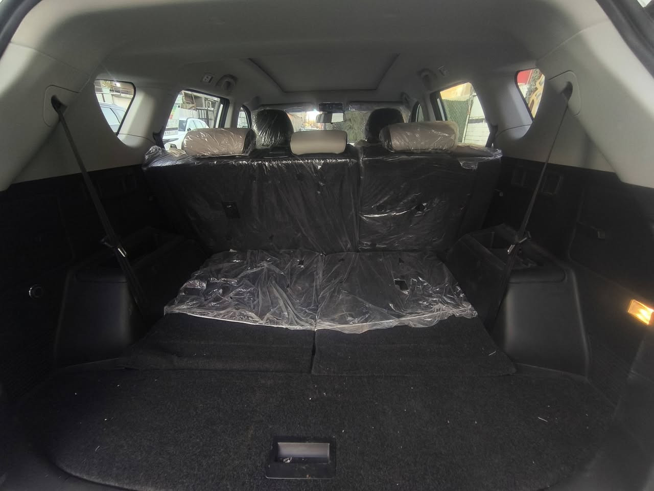 إعلان بيع سيارة (جيتور X70 - Comfort)
جيتور X70 موديل 2026 - بحالة الوكالة (زيرو)
السيارة جديدة جداً،   وماشية مسافة قليلة جداً. جاهزة من كل نواحيها .
📝 التفاصيل والمواصفات:
الموديل: 2026.
الفئة: كومفرت (Comfort).
المسافة المقطوعة: 1,500 كم فقط 
الحالة: كفالة عامة
الضرر: كلين تايتل (بدون حادث، بدون صبغ، بدون تعديل) - سيارة كرت كفالة من الدعامية للدعامية.
الرقم: لوحات بغداد 
✨ أهم المواصفات:
محرك 1.5 توربو، عزم وقوة واقتصادية بالوقود.
7 مقاعد جلد، واسعة جداً للعوائل.
فتحة سقف بانوراما عملاقة.
شاشة كبيرة 10 إنش مع كاميرا خلفية وحساسات.
بصمة تشغيل وبصمة أبواب.
رنقات 20 إنش رياضية.
نظام تثبيت سرعة (Cruiser Control).
تحكم ستيرين كامل وتبريد قطعتين. وبعد بيها مواصفات 
السيارة جديدة وبوضع الوكالة، رايدها189$
مكاني بغداد
تواصل خاص او رقم هاتف
***********
موجود واتس
