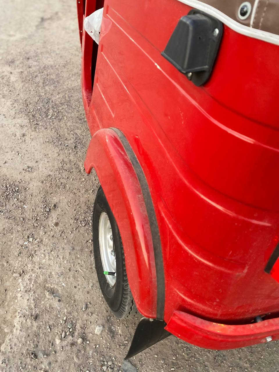 السلام عليكم تكتك موديل ١٨ لا ضربه ولا معجون محرك خير من الله كهربايات شغاله مكاني الشعب السعر ٥٩٠٠ وبيه مجال للشراي رقمي ***********
