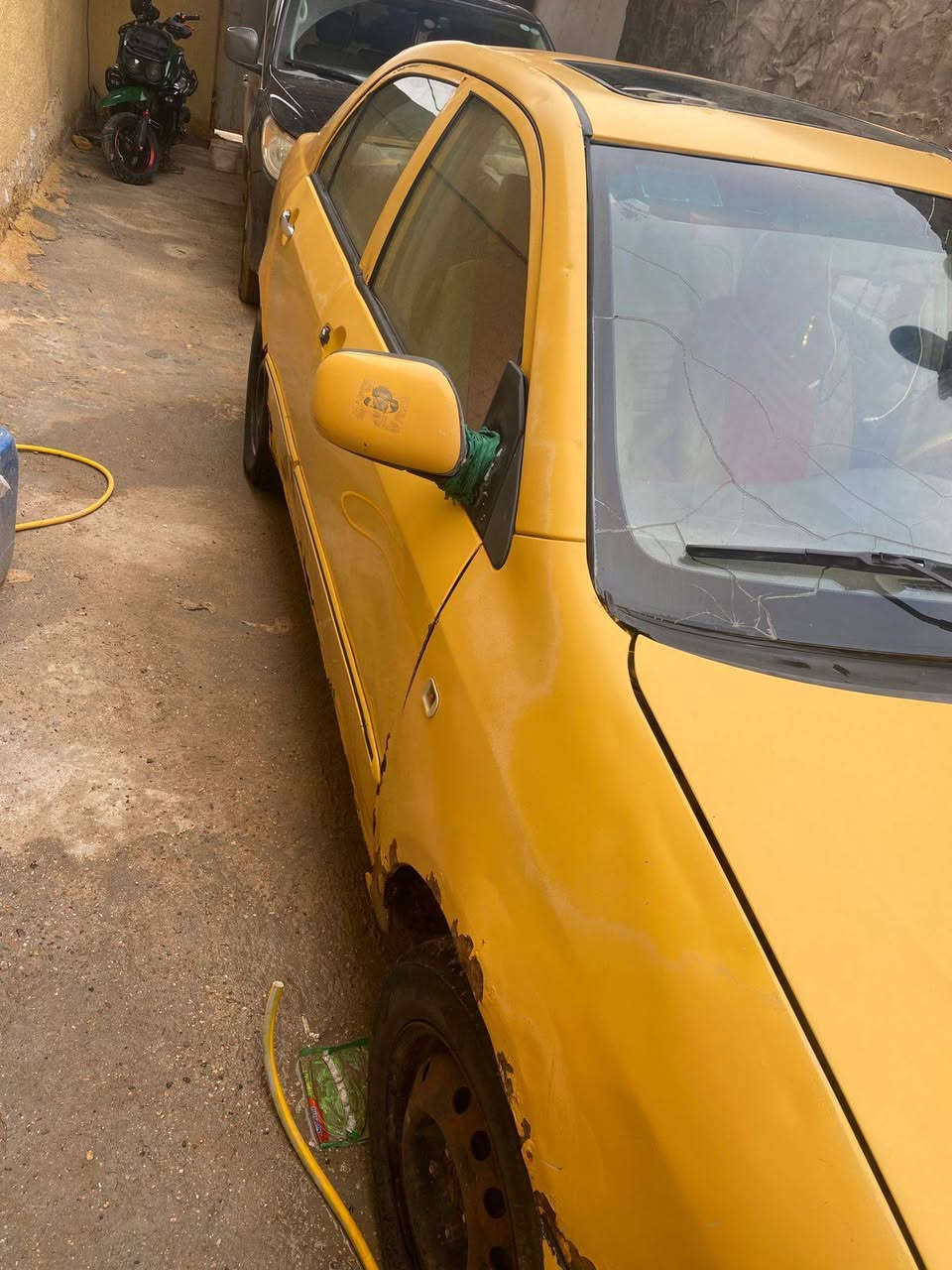 السلام عليكم ورحمه الله وبركاته بي واي دي إف 3مديل 2011 رقم احمر قادسيه السنويه ساقطه صار 3سنوات غرامه 100 ألف عليه محرك وكير جيدات جداً السعر 22 ورقه وبيهه مجال بسيط راعيها يريد تحويل دواخل نضيفه يرادلهه ترتيب كشرها الإتصال على الرقم *********** و بالخدمه للطيبين
