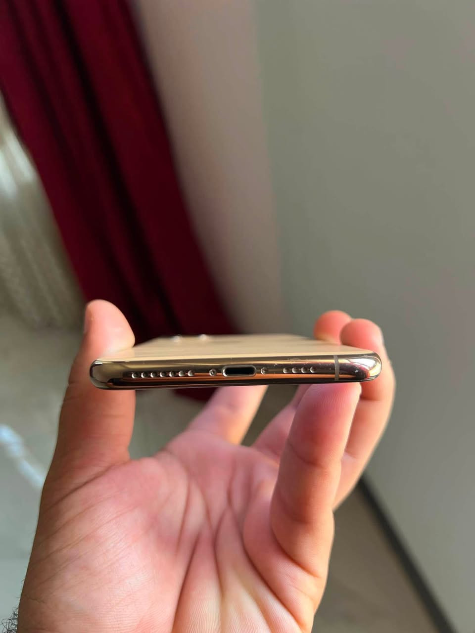 ايفون 11 برو ماكس ذاكره 256 بطارية 73 والله مايصرف شحن صرفيته حلوه وتر الجهاز مامفتوح فقط بي العدسه الثانيه ترجف ونقطه بالشاشه من فوك على اليمين واضحه بصوره ممأثره ع جهاز خلاص سعره 240 الف وبي مجال بسيط ***********
