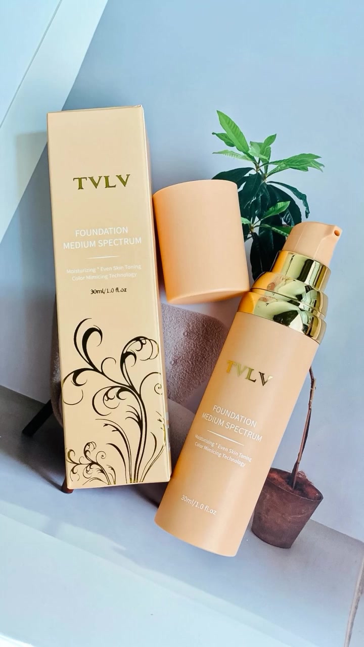 ✨ فاوندیشن TVLV المتغير اللون.
⭐ المميزات:
🤍 يتغير لونه تلقائياً ويندمج ويا بشرتج
✨ يغطي الحبوب وآثارها والمسام الواسعة
💧 ملمس ناعم بدون خطوط أو تكتل
⏳ ثبات طويل يوصل لحد 16 ساعة بدون أكسدة
🌿 مناسب لكل أنواع البشرة حتى الحساسة
💖 يرطب البشرة ويعطي نعومة مخملية


**إذا كنت صاحب هذا الإعلان وتريد حذفه لأي سبب، رجاءا أرسل رسالة إلى الدعم الفني**