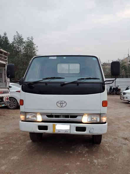 سلام عليكم للبيع تيوته راس لثور قلاب مويل95   مكفوله من ضربه وصبغ مكينه وشاصي مكفول تخم تاير رقم ديالى تحويل مباشر مكان بغداد الهاتف ***********
