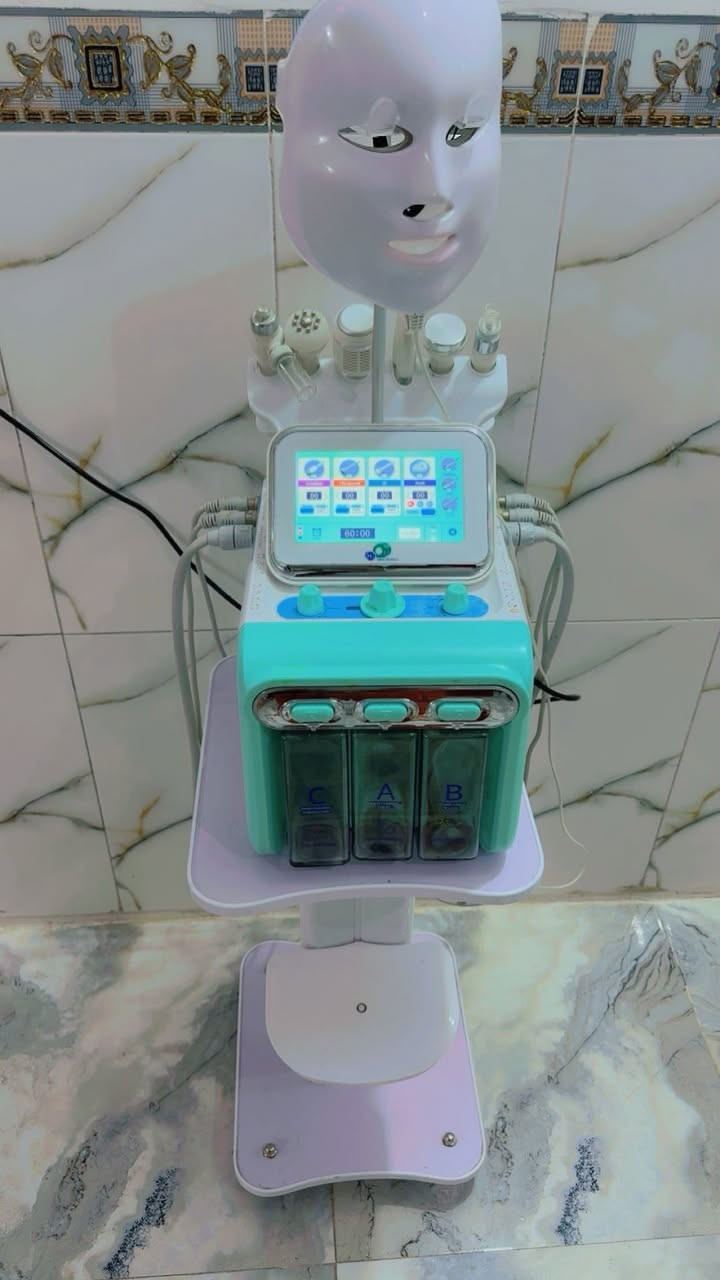 للبيع جهاز هيدرافيشل احترافي 
جهاز عناية بالبشرة وتنظيف عميق، مناسب للصالونات ومراكز التجميل وكذلك الاستخدام الشخصي.

✔️ ينظف البشرة بعمق

✔️ يزيل الرؤوس السوداء والدهون

✔️ يرطب ويشد البشرة

✔️ نتائج واضحة من أول استخدام

الجهاز نظيف/شبه جديد وحالته ممتازة 

السعر مناسب للاستفسار الاتصال على الرقم

 *********** 

***********
