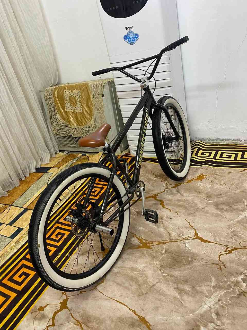 باسكل ابو الحركات BMXوزن خفيف كله فافون  كامل ما عوده شي بريكاته شغاله امامي وخلفي سعره 160وبي مجال حك الجيه المكان بغداد مدينه الصدر الاتصال ***********
