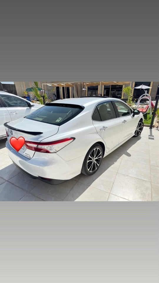 للبيع 
كامري 2019 هايبرد SAS 

بغداد باسمي 
فووووول 1/1 لمتد مو gle 
كشنات جلد + كهرباء الاماميات 
فتحه 
شاشه 
كامره دواره 
حساس امامي خلفي دفن مو عمل دبي 
لايت + بك لايت فووول led 
برده خلفيه كهرباء 
سايد بريك كهرباء 
ماشيه 117 الف كيلو 
سياره كلللللش نظيفه بدون نواقص للاخير 
كل صيانه مالته بالشركه وموجود دفتر الصيانه بالشركه 
مكفوله كفاااله عاااامه من الصبغ والضربه والتبديل والبارد 
بيه فقط رصعه باب السايق + جاملغ امامي سايق + جاملغ خلف سايق مواكع صبغ ابد يعني ترجع بارد او PDR اني عايفه مامصلحه سياره كله بلاديه كلشي مامبدل بيه ابدددد 
كير محرك صدر تبريد كله كفاله سياره خير من الله كلش كاعده نصبته تخبل 
السعر 206 وبيه مجال بسييييط 
مكاني بغداد حي الجهاد
***********

ملاحظة السياره SAS ومواصفات لمتد مو GLE يعني نادره كللللش هاي السياره وهي كم قطعه موجوده
