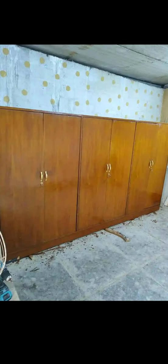 غرفه ام ٦ صاج ثكيل كامله تحتوي على يدات جدد قفاله جدد صبغ تلميع جديد جام جديد ظهر جرجوبه متواجد علخاص اكو توصيل رقمي ***********ابو جود سعره ٣٠٠ هيه وكروته واصل
