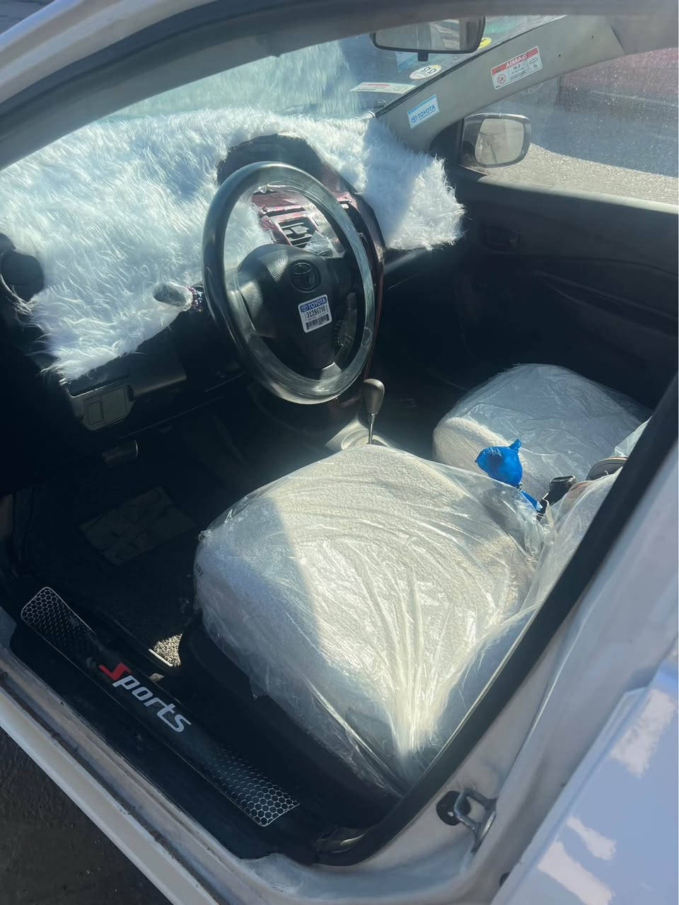 یارس ٢٠١٠ 
سپی بەفری 
پێنج بالیف 
دەبڵ گێچ 
چوار تایە ویلی نوێ 
گێڕ تۆماتیک 
سەیارەکە زۆر خاوێن و بێ کێشەیە 
ژینگە و سەنەوی تاکو ٢٠٢٩ نوێیە 
تحویل و وەکالە بەشەرت 
سەیارەکە حیزام سبوغە و چەمپی پێشی هەیە 
گۆڕینەوەش ئەکەم لەسەر دڵ گرتن 
هەولێر بنەسڵاوە 
*********** فایبر واتساب 
*********** واتساب و ڤایبر أربيل, العراق
