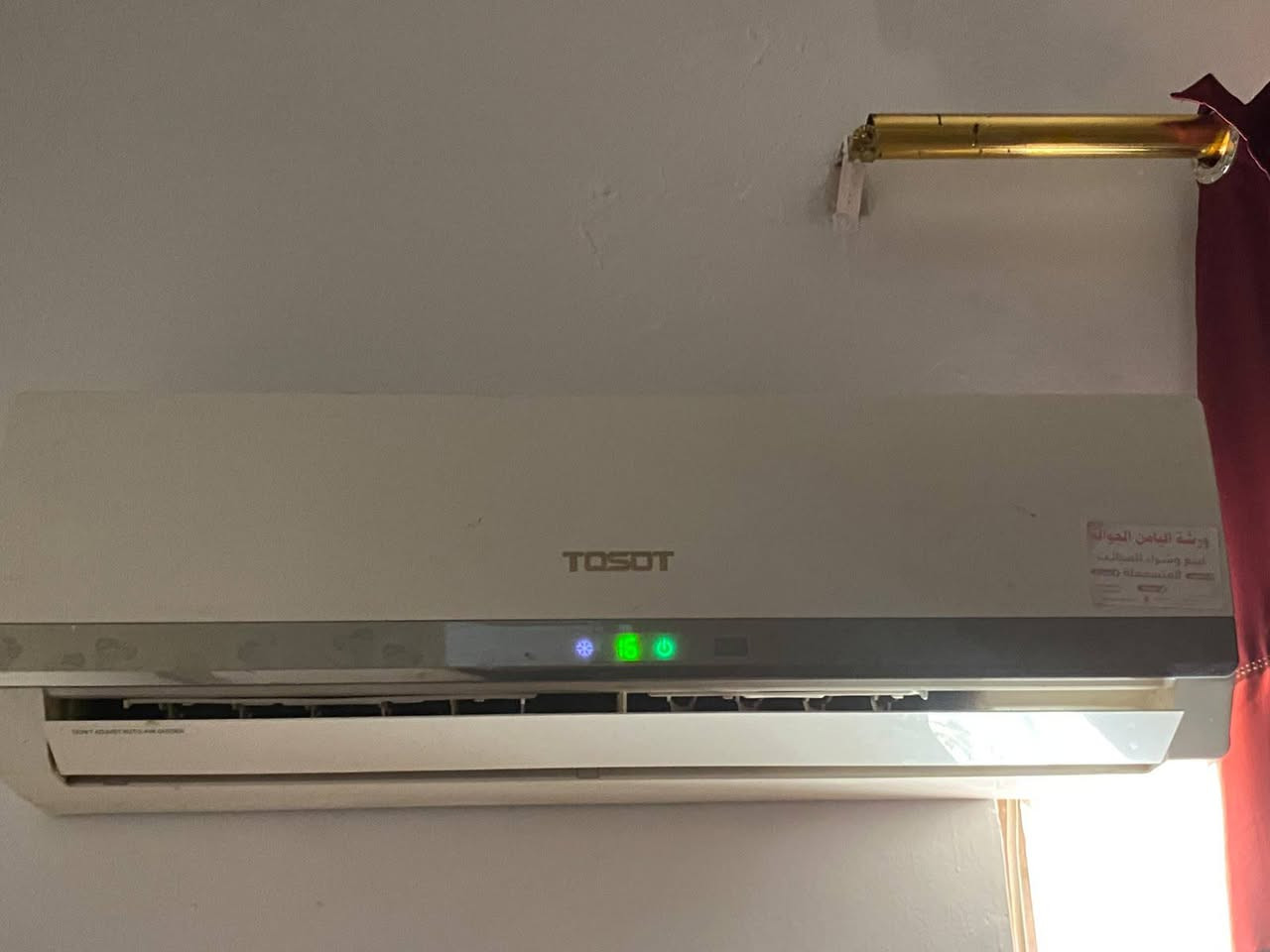 تحية طيبة 
متوفر سبلت جنرال (TOSOT) موديل TS-H126NAG3 مستخدم فترة قليلة 
نوع الغاز: R22
وزن الغاز: 0.82
الحجم:- 1طن 
استهلاك الطاقة (Power Input): 1300 واط
التيار المستهلك (Current): 6.0 أمبير 
مواصفات التدفئة
 (Heating)السعة (Capacity): 12800 BTU/hالتيار المستهلك (Current): 5.5 أمبيراستهلاك الطاقة (Power Input): 1200 
الصنف المناخي (Climate): T3 (مصمم للمناطق الحارة جداً، ويتحمل درجات حرارة المحيط العالية كأجواء العراق)الحماية من الرطوبة (Moisture Protection): IP24 (مقاوم لتأثير رذاذ الماء والغبار للوحدات الخارجية)
السعر 250دينار عراقي (قابل للتفاوض) 
للتواصل (+964 781 660 0020) ابراهيم 
للتواصل:-***********(بلال) 
العنوان /تكريت حي الزهور
