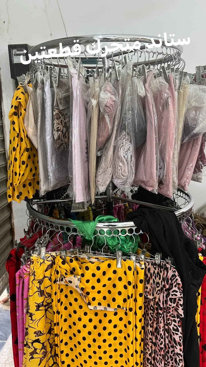 السلام عليكم غراض محل شلعة ابيع
الستاند مال دشاديش عدد 5 
رفوف عدد 4 طول 3 وعرض متر
ستاند متحرك قطعتين عدد 1
فاترينة جام خانة عدد 2
لعابة عرض عدد 1
لعابات عرض عدد 3
***********
