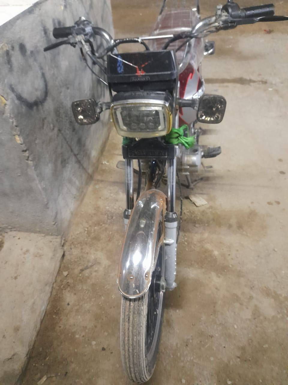 دراجه للبيع سفانه موديل 2020
دراجه نظيفه كهربائيات شغاله
دراجه نظيفه محرك بدل بي بس ولفات السعر 450وبيها مجال 
العنوان بابل قضاء القاسم 
الستفسار عله الرقم ***********
