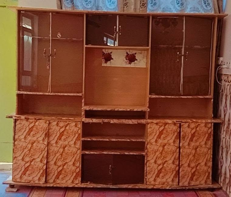 غراض للبيع 
المعرض جبير سعره 75 
الميز الصغير سعره 35 
وبيهم مجال


**إذا كنت صاحب هذا الإعلان وتريد حذفه لأي سبب، رجاءا أرسل رسالة إلى الدعم الفني**