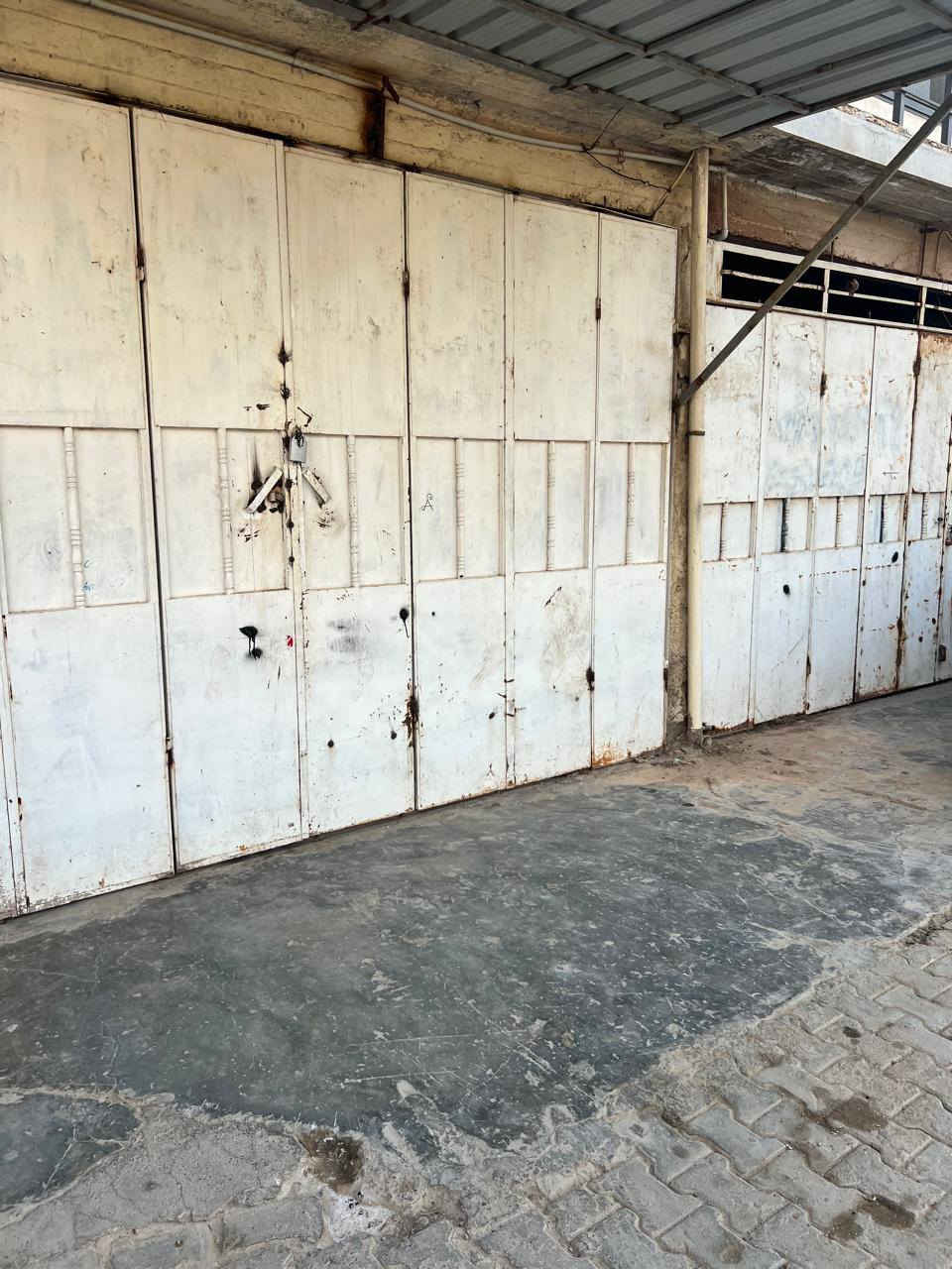 منزل للبيع - موقع تجاري مميز
المواصفات:
​المساحة: 140 متر مربع. رقم
​الموقع: يقع مباشرة على الشارع العام (موقع استراتيجي).
​التصميم: يتكون من طابقين:
​الطابق الأرضي: يحتوي على مخزنين (مستودعين) واسعين.
​الطابق الثاني: منزل سكني كامل وجاهز.
​للمزيد من المعلومات والتفاصيل، يرجى الاتصال على الرقم التالي:
📞 ***********
