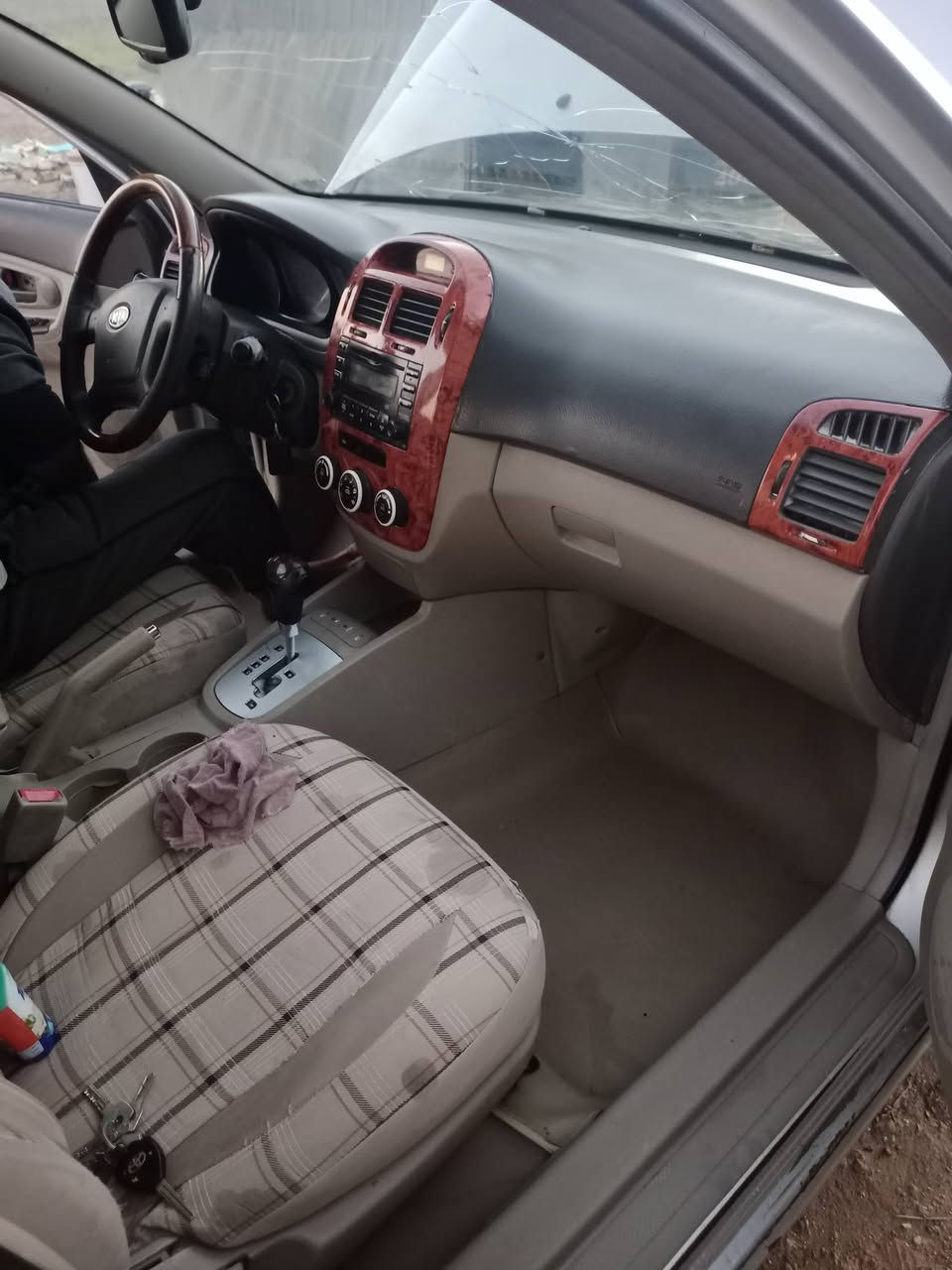 السلام عليكم من رخصه الادمن كيا اسبكتراموديل 2008خليجي سياره بلاديه بدون صبغ كيرمحرك مكفولات باتري جديدداخل جديدرقم انبار انكليزي تحويل مباشر سياره حلو شويه يرادلها ترتيبات محرك 1600مكان السياره فلوجه تفاصيل ع الرقم  ***********/***********
