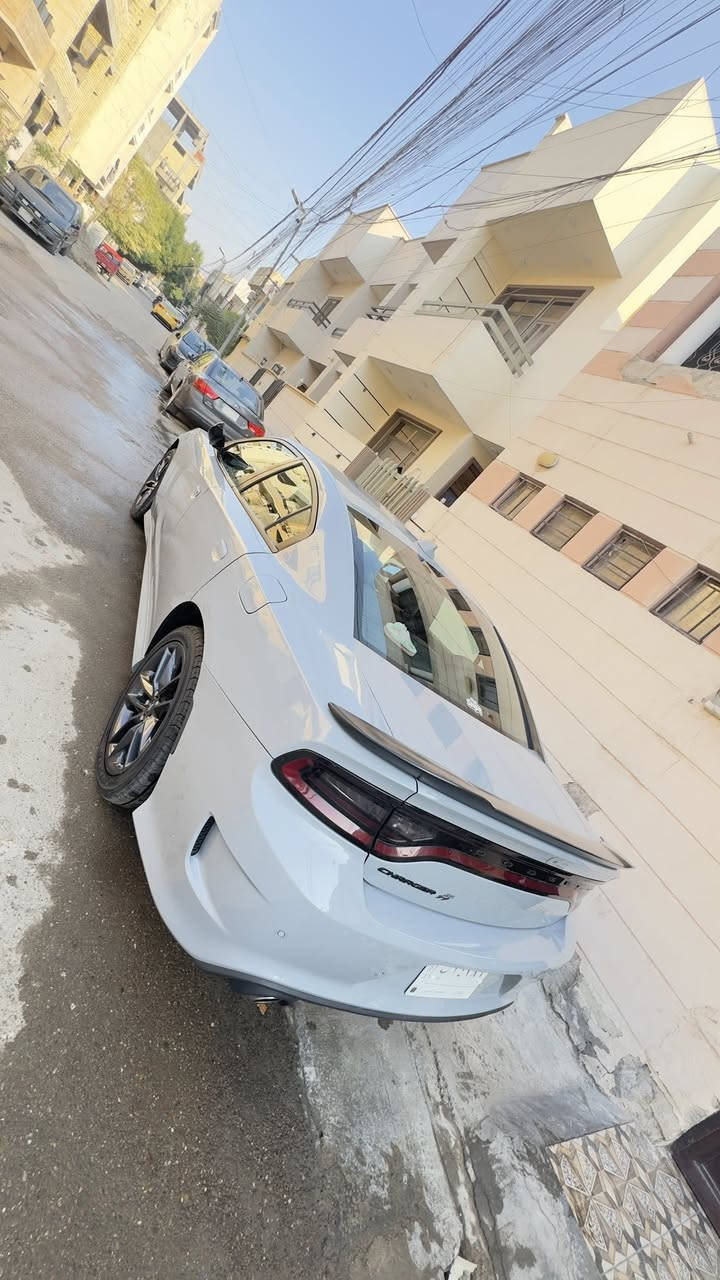 جارجر GT PLUS 4x4 2021 سمنتي ماشيه 43كم
فول موصفات ✅
فتحه سقف
كشنات حضن كنتاره وجلد + تدفئة تبريد 
خزن ميموري 
وبعد هواي مواصفات هيه اعلى فئه بالـGT
حادثها 3 قطع من امريكا مرفقه بالمنشور 
مكينه علها ادامه كاملة يم كوثم وبرمجه الضرغام فول سيفتي 🔝
السيارة كاملة من كلشي ومتصرف عليها فلس✅
رقم بغداد تحويل ثاني يوم 
المكان : بغداد / الاعظمية 
السعر : 24.000$
***********📱
