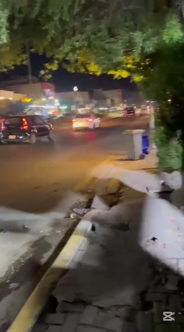 السلام عليكم بيت تجاوز للبيع العنوان شرطه الرابعه شارع الضغط 
موقع البيت على شارع التجاري موقعه يخبل التفاصيل موضحه بالفديو سعرة مناسب الاتصال على الرقم ***********
