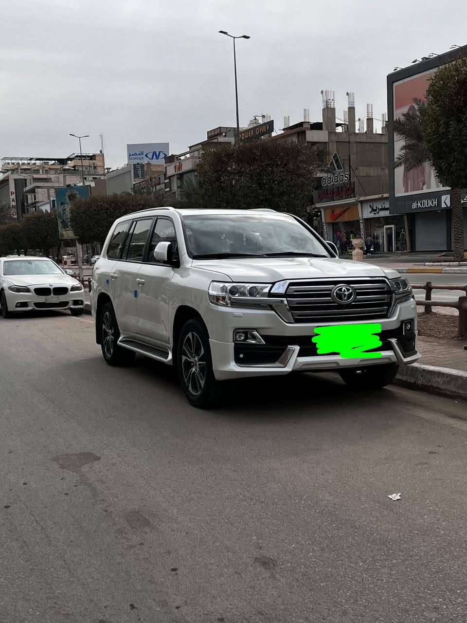 لاندكروز أبيض موديل 2020 وكاله ساز السياره ديزل كاز الكيلومتر ماشية 140 تقريبا
المواصفات.
فتحه سكف
ايرباك 8
باب جنطه كهرباء
4 كامرات
مري شفط
بصمه عدد 2
8 سلندر
شاشه
مانع انزلاق
ایکو
سبورت
دبل ماوس
لايت عالي ناصي
کشن السابق كهرباء
فدراليه
صيتيه
السياره كفاله من ضربه من صبغ
تدفه تبريد فول.
محرك كفاله كلشي كفاله عليها سيرفس تخم تایر جدید.
7 مقاعد
 رقم بغداد الجديد باسمي  رقمها حلو
اشاره حاجب
والباقي شوف العين بيها شخوط خفيفه. شرط تمشي 200 فوك ال 200 الشلعه فول. لا تبخير لا دخان اسود دهن كله تيوتا فلتر دهن فلتر کاز باتري جديد دسكات دسكات خلفي امامي جديد شركه.
مكان السياره بصره
***********

السعر. 6  شدات  وبيها مجال
الموشراي. رجاءآ رجاً لا يعلق ولا يتصل بدون حراجات ولا مشاطر ما يعجبك لا تعلق رجآ
