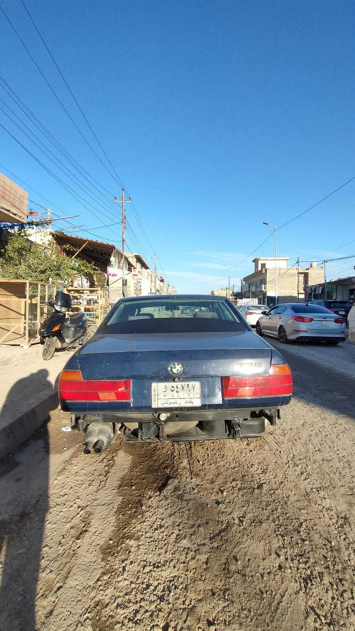 السلام عليكم BMW 735 بيع او مراوس 
لون نيلي 
رقم بغداد تحويل شوكت متريد 
دوشمه غرفه جديده 
***********
