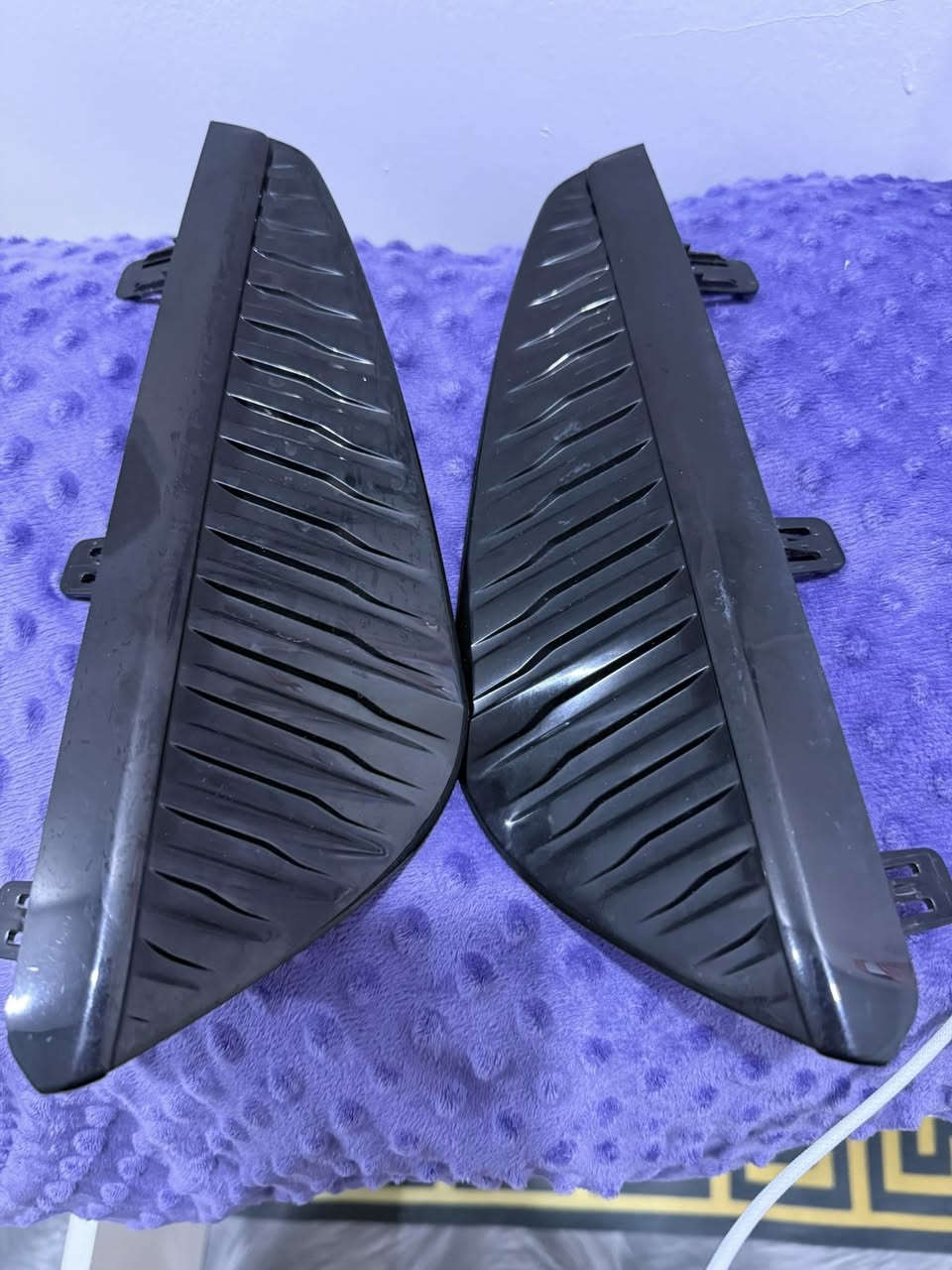 سلام عليكم 
زعانف دعامية امامية للبيع اصلي مال سيارة 
نيسان سنترا يرهم على 24 25
للاستفسار 
***********
