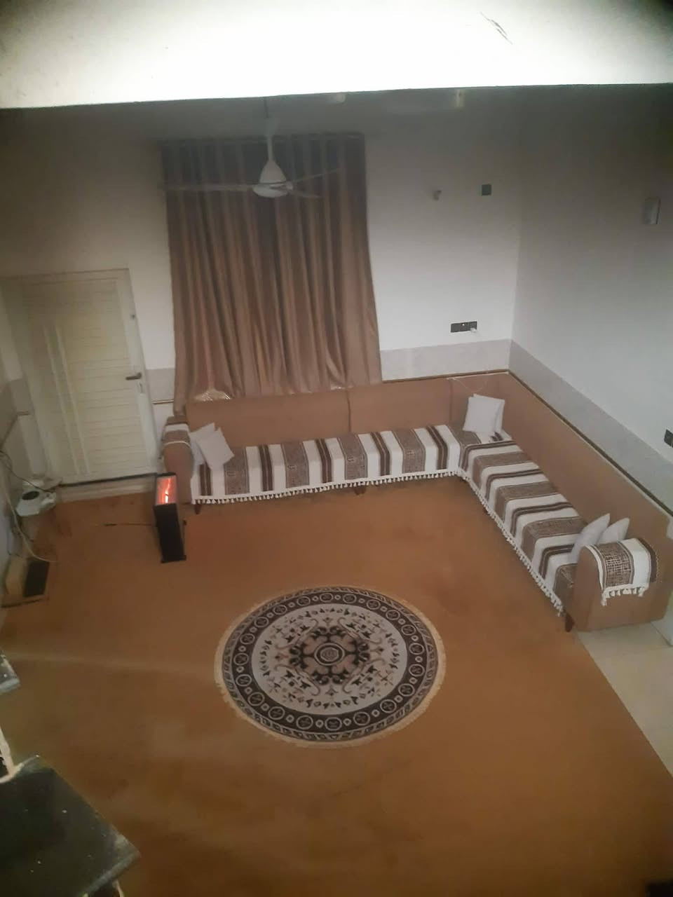 بيت طابو صرف للبيع 
===============

المساحة ٢٥٠ متر  طابق واحد 
====================
الموقع  ام العصافير من جهه المجسر شارع ٢٠ التجاري شارع مدرسة الطوفان الاقصى
========================================================
يحتوي البيت على 
غرفتين 
صالة 
براني 
مطبخ
طارمة كبيرة وحديقة
صحيات داخلية وخارجية
 الطابق الثاني مخزن كبير  على كبر الصالة الجوه 
===============================
سنة البناء ٢٠٢٢
==================
#السعر١٩٠ مليون  مع المجال 

للاستفسار اكثر مراسلة الصفحة


**إذا كنت صاحب هذا الإعلان وتريد حذفه لأي سبب، رجاءا أرسل رسالة إلى الدعم الفني**