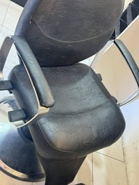 غراض صالونه للبيع كراسي ٢ عربانه ١ امرايه ٢ رفوف ٢ اي استفسار اتصل برق...