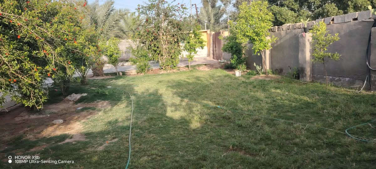 السلام عليكم بيوت عدد اثنين
مع مشتمل للبيع في حي رشيد قريب علئ مستشفئ الامام علي (ع) 
المساحه الكليه 1400 متر  مساحه البنيان 870 متر  مساحه الفارغه 530 الخدمات متوفره 
اساله كهرباء مولد تبليط مدرسه قريبه
موقعه تجاري يصلح محلات مع محطه ماء  مع  غرف عدد اثنين 5_4 مضيف 8_4 مطبخ كله سراميك وسقف ثانوي 4_4 هول 10_4 البيت الثاني نفس الغرف بس مابي مضيف مطبخ خارجي مجمع صحيات وحمام خارجي الاستفسار على هاي الارقام      ***********  ***********
