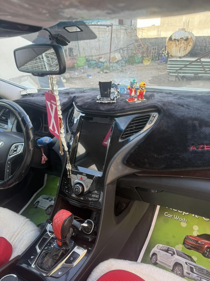 السلام عليكم  هونداي ازيرا للبيع 
موديل 12
فول مواصفات بنروما 
محرك 6
تدفئه كشنات 
تحكم ستيرن
كشنات جلد
كشهنات كهربائية
مري شفت 
لايت زنون 
دخول ذكي
بردات خلفيه
شاشه كاربلي
السياره فول للخير 
مكفوله من الصبغ والضربه والتبديل بيها بارد اصبع وموجود بالسونار
رقم بغداد باسمي 
وتجي تشوف بعينك والسياره احلى من الصور وتحويل ثاني يوم 
السعر 137 وبيها مجال 
***********
