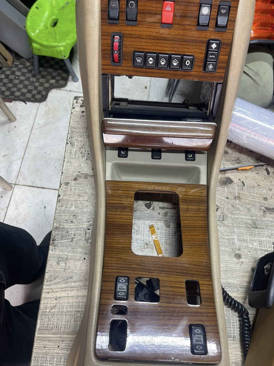 سلام عليكم / بيع جميع ادوات  مرسيدس بنز
الشيخ عمر شارع الثالث  
ثائر التميمي/للستفسار/***********ليث
