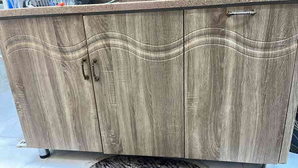 السلام عليكم عندي كاونترا ثلاث قطع سنك وميز وملحق للبيع نهايته ٥٠٠ الف الشراي يتصل *********** المكان صليخ
